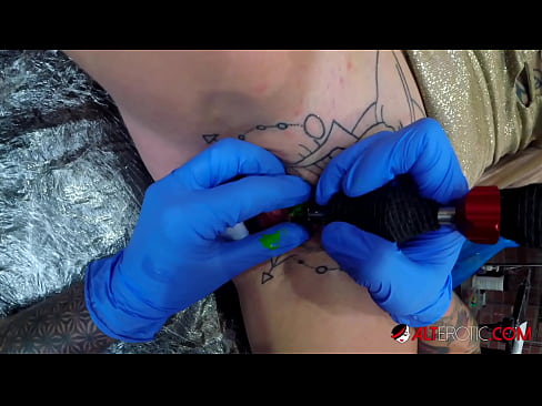 ❤️ Ekstreme tatuita varmulo Sully Savage ricevis tatuon sur sia klitoro ❤ Anala video ĉe eo.befuck-net.ru ﹏